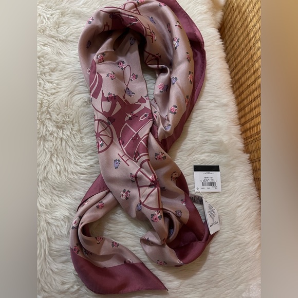 NWT COACH Large scarf Flower Carriage pattern 87x89cm 100% Silk - Picture 2 of 8